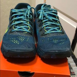 Woman 8.5 Nike Air Zoom Terra Kiger 2